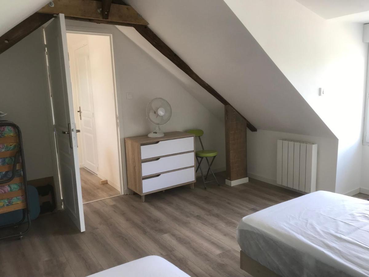 Hebergements Situes A 6 Kms Du Mont Saint Michel Tanis Exterior foto